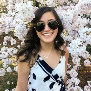 Meet your Posher, Stephanie